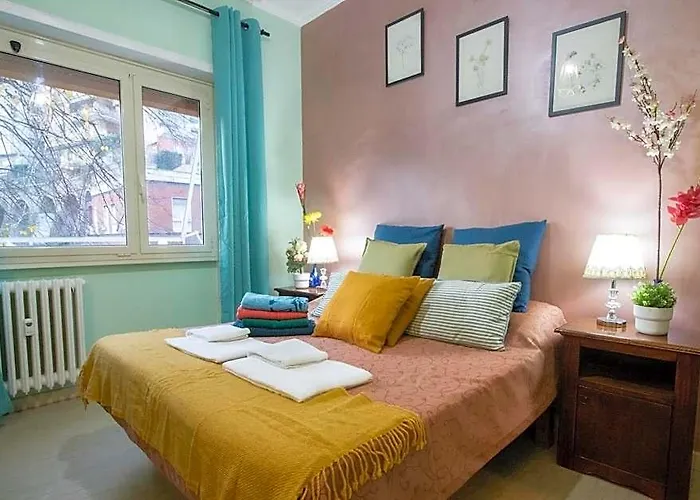 לינה וארוחת בוקר Colorful Yard רומא