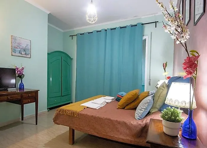 לינה וארוחת בוקר Colorful Yard